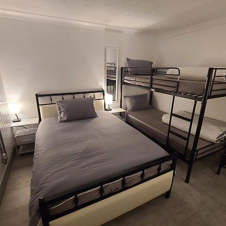 Roomz-Gatwick-London-Airport Parking-Travel Service Ifield Exterior photo